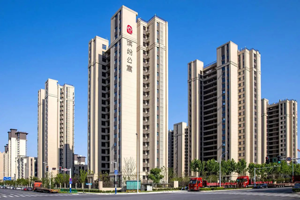 聚势赋能，，，，，，筑巢引凤，，，，，，数智共生，，，，，，俊才安居 解码集团滨纷公寓品牌生长新路径